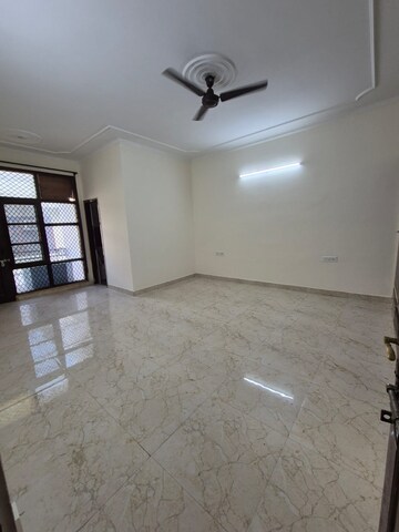 Room in 4 BHK Apartment at Sector 56 – for Rent