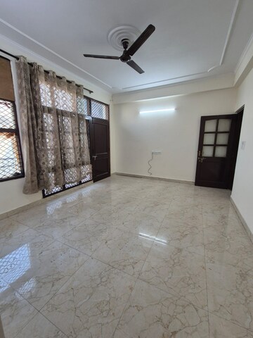 Room in 4 BHK Apartment at Sector 56 – for Rent