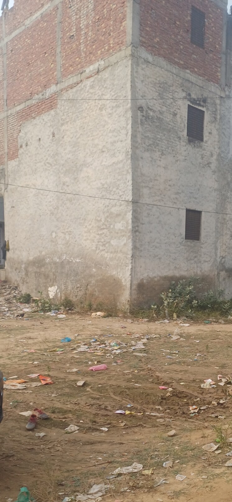undefined, dheeraj nagar  86 Sq.Yd. Plot In Dheeraj Nagar Faridabad 8050376