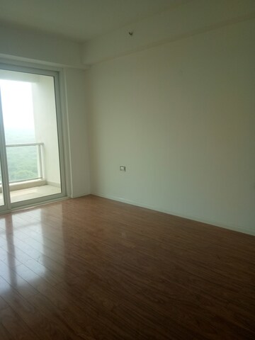 Bedroom in 4 BHK Apartment at DLF The Crest, Sector 54 – for Rent