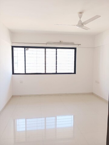 Room in 2.5 BHK Apartment at Park Express, Baner – for Sale