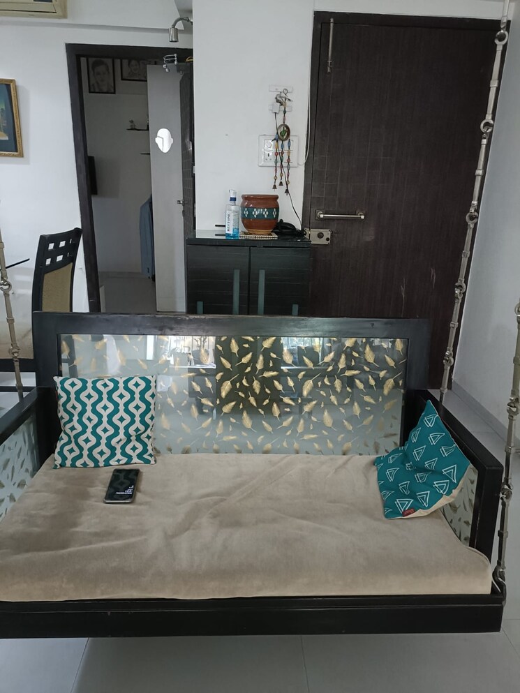 Bathroom, krishna-chs-juhu 3 Bedroom 1000 Sq.Ft. Apartment In Juhu Mumbai 8050510