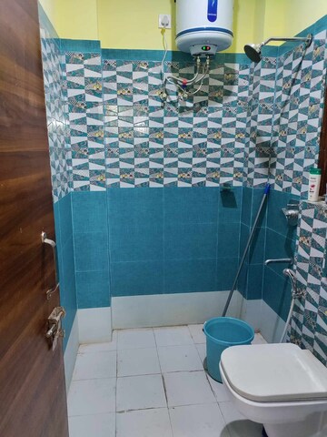 Master Bedroom in 3.5 BHK Builder Floor at Ansal Plaza Sector-23, Sector 23 – for Rent