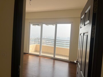 Room in 2.5 BHK Apartment at Parsvnath Srishti, Sector 93 – for Sale