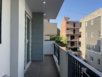 Balcony in 1 BHK Builder Floor at DLF City Phase V, Dlf Phase V – for Rent