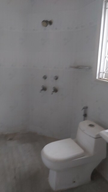 Room in 3 BHK Apartment at Mayur Vihar – for Rent