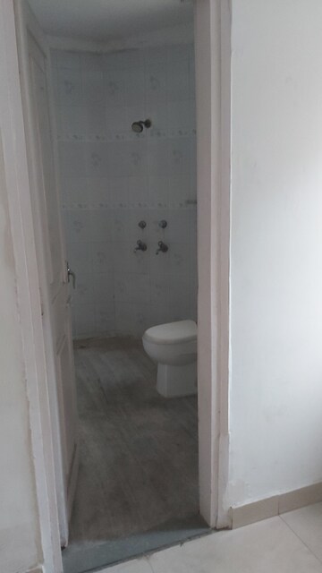 Attached Bathroom in 3 BHK Apartment at Mayur Vihar – for Rent