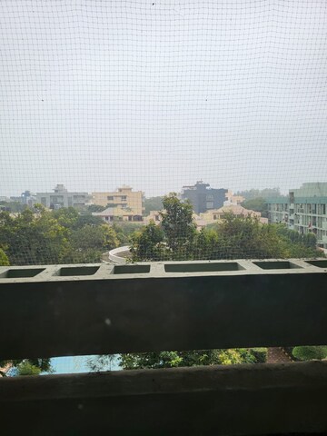 Swimming Pool in 2.5 BHK Apartment at Ansal Celebrity Homes, Sector 2 – for Rent
