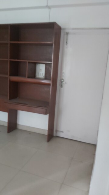 Room in 3 BHK Apartment at Mayur Vihar – for Rent