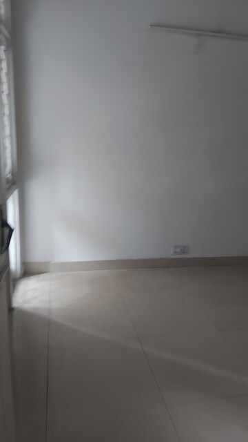 Room in 3 BHK Apartment at Mayur Vihar – for Rent