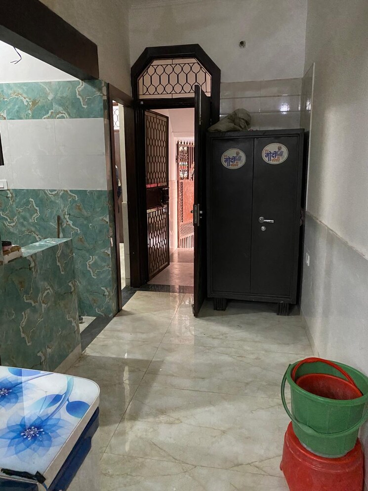  Parking, mayur vihar 1 2.5 Bedroom 450 Sq.Ft. Builder Floor In Mayur Vihar 1 Delhi 8050865