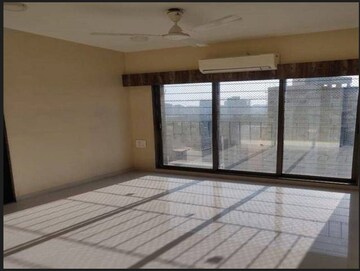 Room in 2 BHK Apartment at Smgk Associates Residency, Jogeshwari West – for Rent