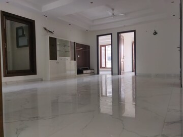 Building Lobby in 3 BHK Builder Floor at Ansal Sushant Lok I, Sector 43 – for Rent