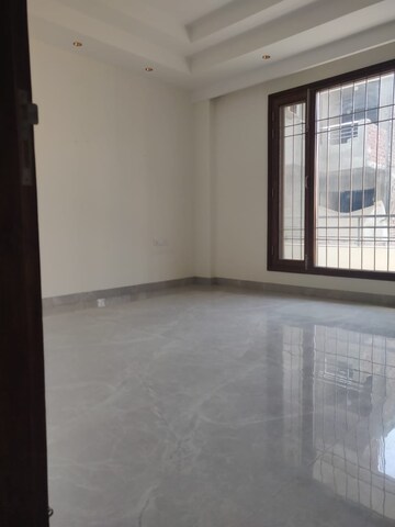 Room in 3 BHK Builder Floor at Ansal Sushant Lok I, Sector 43 – for Rent