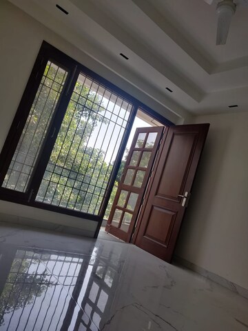 Balcony in 3 BHK Builder Floor at Ansal Sushant Lok I, Sector 43 – for Rent