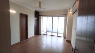 Room in 3.5 BHK Apartment at Parsvnath Exotica, Sector 53 – for Rent