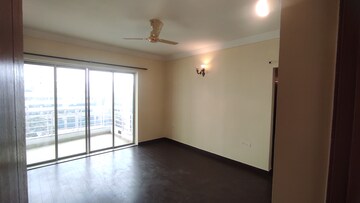 Room in 3.5 BHK Apartment at Parsvnath Exotica, Sector 53 – for Rent