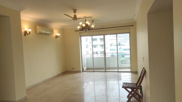Room in 3.5 BHK Apartment at Parsvnath Exotica, Sector 53 – for Rent