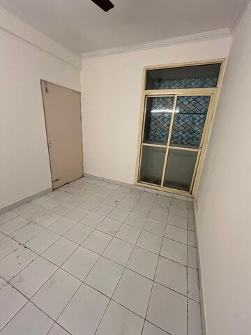 Room in 4 BHK Apartment at Ardee City, Sector 52 – for Rent