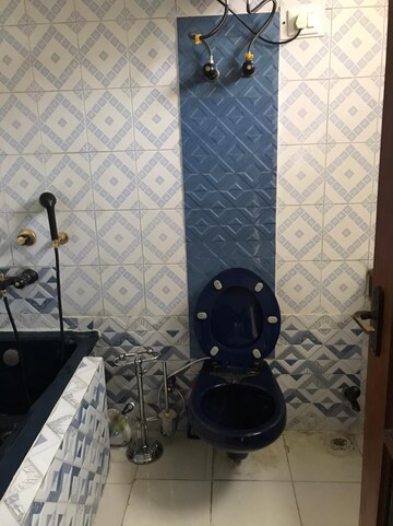 Team Area in 2 BHK Builder Floor at Sector 26a – for Rent