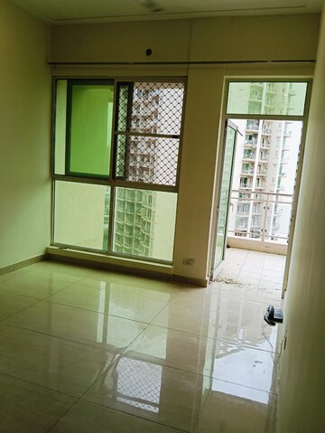 Room in 3 BHK Apartment at Knowledge Park V Greater Noida – for Rent