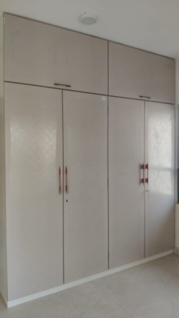 Room in 2 BHK Apartment at K Raheja Ascencio, Chandivali – for Rent