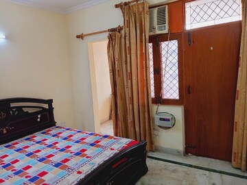 Bedroom in 3.5 BHK Apartment at Gracious Tower, Sector 56 – for Rent