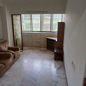 Room in 3 BHK Apartment at Pleasant View CHS, Sector 9 – for Rent