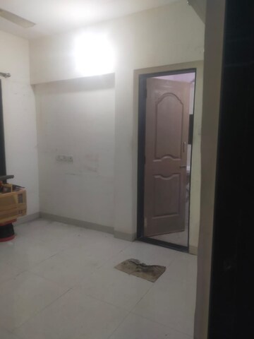 Room in 1.5 BHK Apartment at Khandelwal Yash Park, Ghatkopar East – for Rent