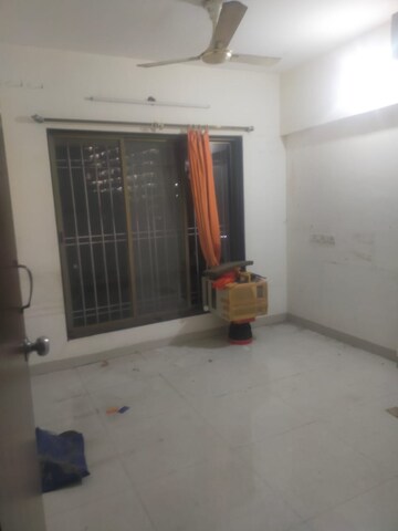 Living Room in 1.5 BHK Apartment at Khandelwal Yash Park, Ghatkopar East – for Rent