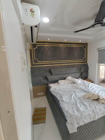 Master Bedroom in 3 BHK Apartment at Sanpada – for Rent