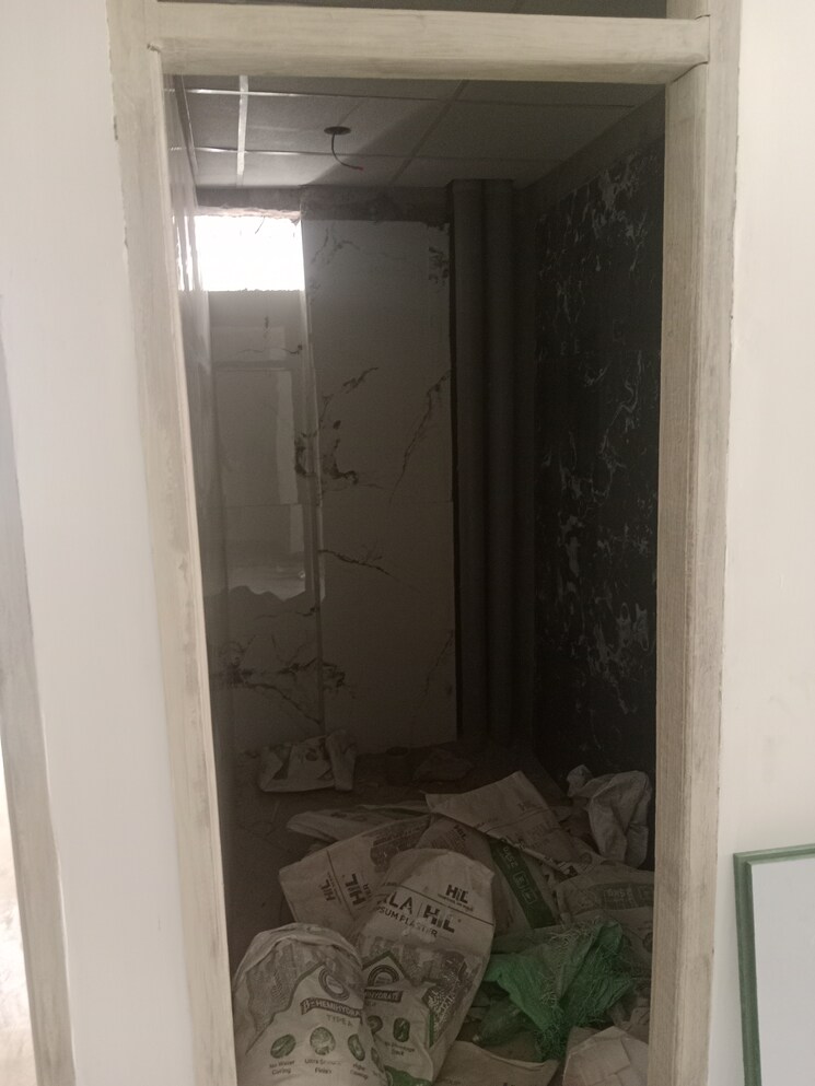 Bathroom, sector 73 1 Bedroom 650 Sq.Ft. Builder Floor In Sector 73 Noida 8051051