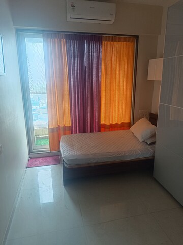 Bedroom in 2.5 BHK Apartment at Seawoods – for Rent