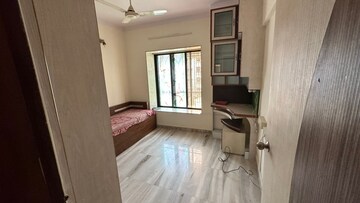 Room in 2.5 BHK Apartment at Hubtown The Premiere, Andheri West – for Rent