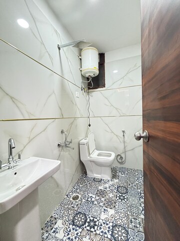 Bathroom in 1 BHK Apartment at Palm Residency Chhatarpur, Chattarpur – for Rent