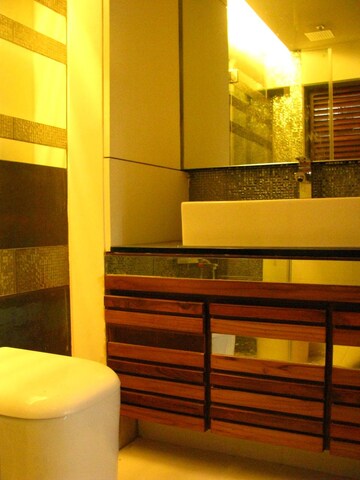 Furnished Amenities in 2 BHK Apartment at Oakland Park, Andheri West – for Sale