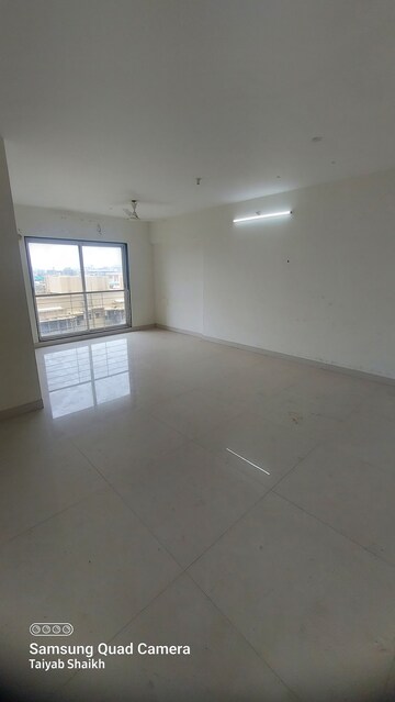 Room in 3 BHK Apartment at Hubtown The Premiere, Andheri West – for Rent