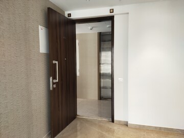 Room in 1 BHK Apartment at Hiranandani Regent Hill, Powai – for Rent