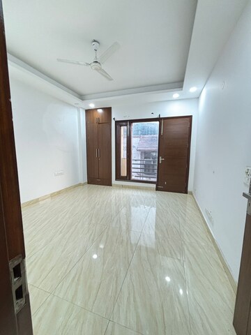 Room in 3 BHK Apartment at Palm Residency Chhatarpur, Chattarpur – for Rent