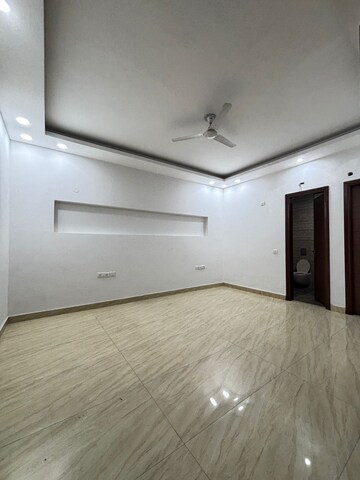 Room in 3 BHK Apartment at Palm Residency Chhatarpur, Chattarpur – for Rent