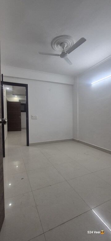 Room in 2 BHK Apartment at Palm Residency Chhatarpur, Chattarpur – for Rent
