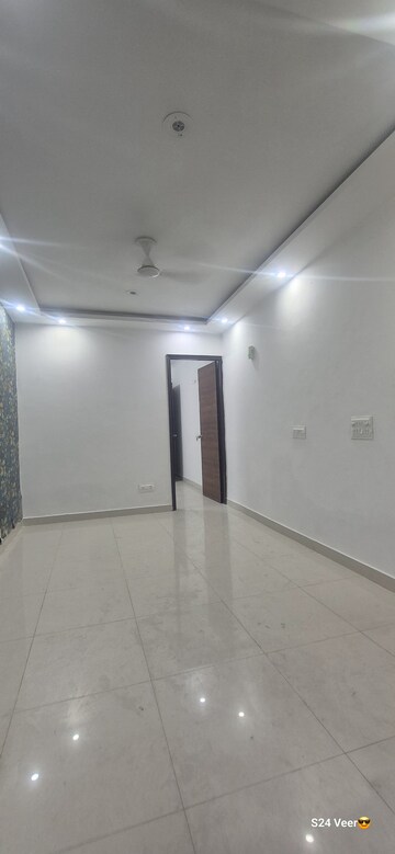 Room in 2 BHK Apartment at Palm Residency Chhatarpur, Chattarpur – for Rent