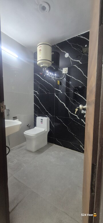 Bathroom in 2 BHK Apartment at Palm Residency Chhatarpur, Chattarpur – for Rent