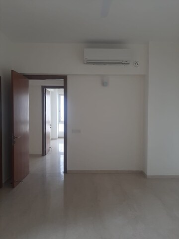 Room in 3 BHK Apartment at Pioneer Park Presidia, Sector 62 – for Rent
