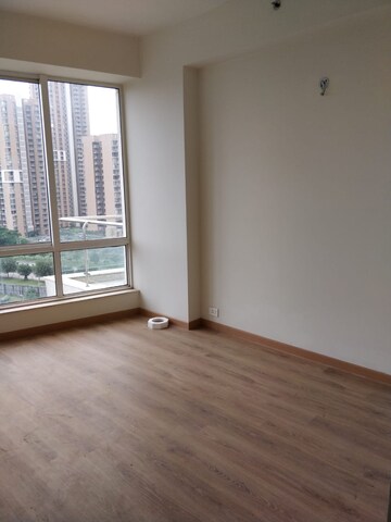 Room in 3 BHK Apartment at Pioneer Park Presidia, Sector 62 – for Rent