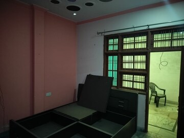 Room in 2 BHK Apartment at Deva Road – for Rent