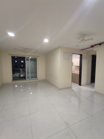 2 BHK Apartment For Rent in Sheth Avalon, Laxmi Nagar