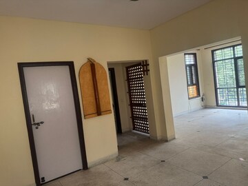 Room in 3 BHK Builder Floor at Unitech South City II, Sector 50 – for Rent
