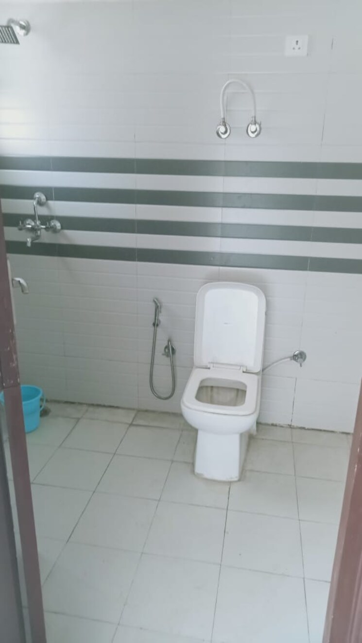 Bathroom, javin-raj-empire 2 Bedroom 975 Sq.Ft. Apartment In Raj Nagar Extension Ghaziabad 8051486