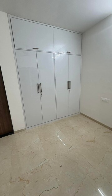 Furnished Amenities in 2 BHK Apartment at Mahavir Square, Manpada – for Rent
